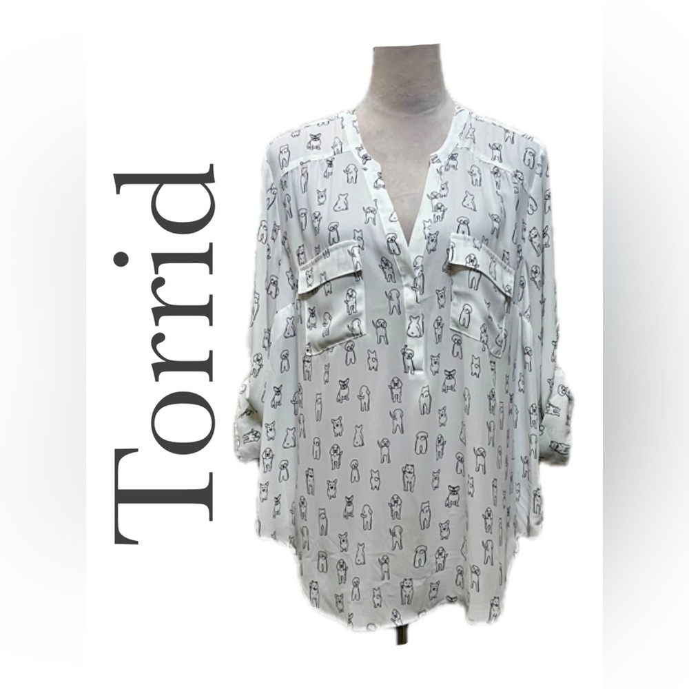 B11  NWOT Torrid White Women's Top with Black Print Size 0 Bust 48”Length 28.5”